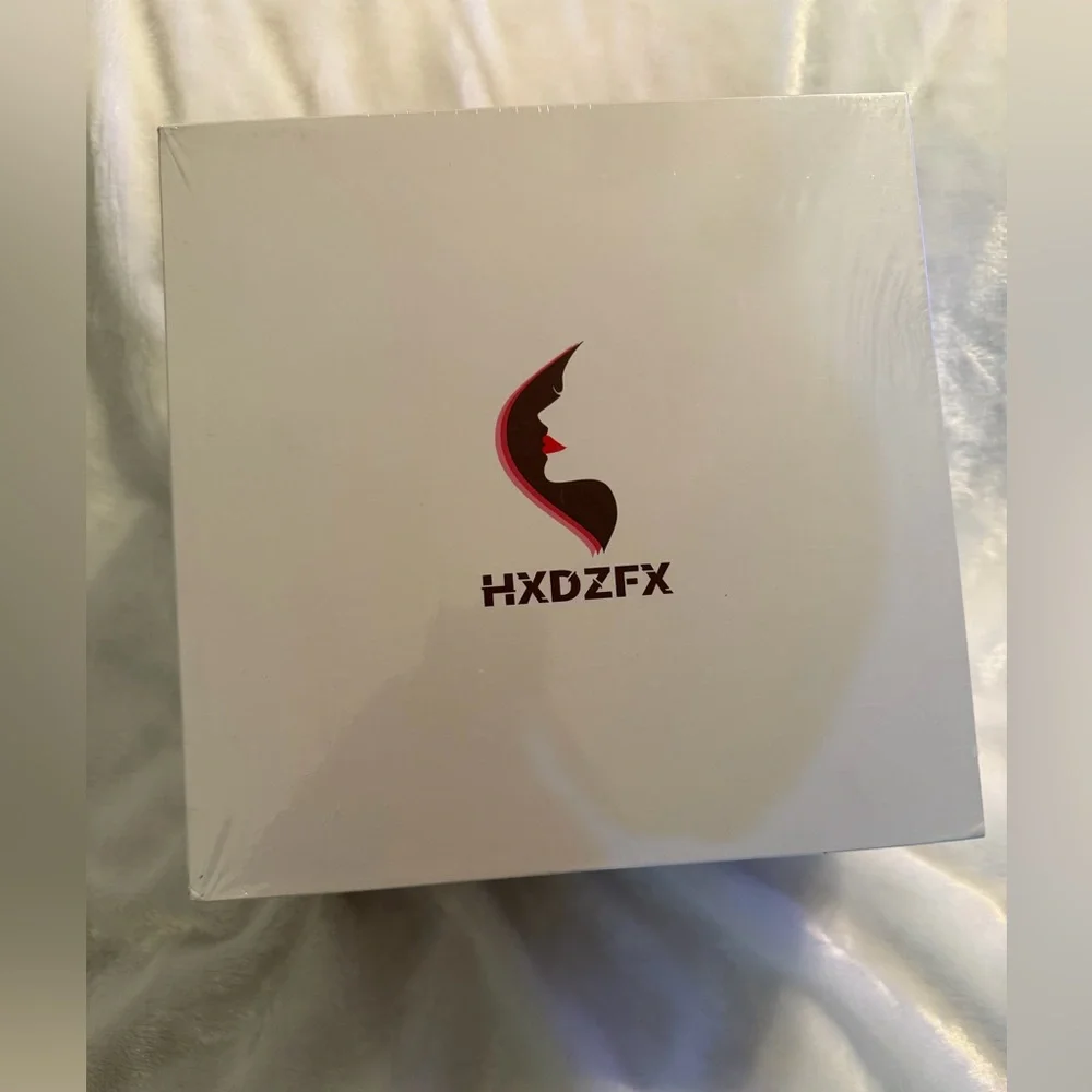 Gold LED Facial Mask - Picture 8 of 9